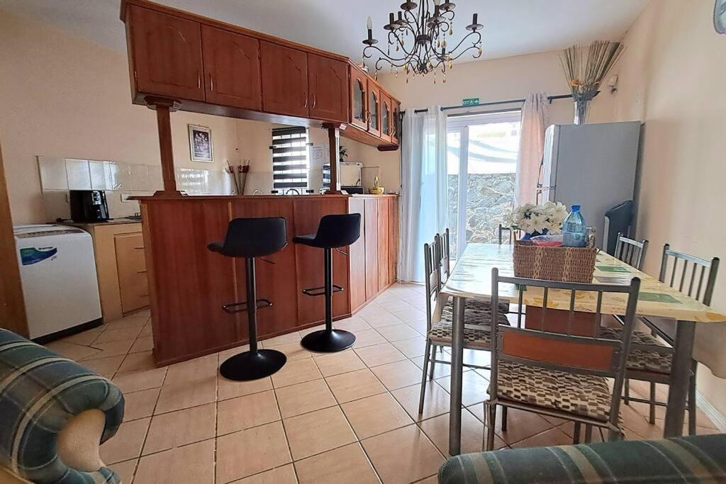 Sunshine Luxurious Villa:4 Mins Walk From Beach Flic en Flac Exterior photo