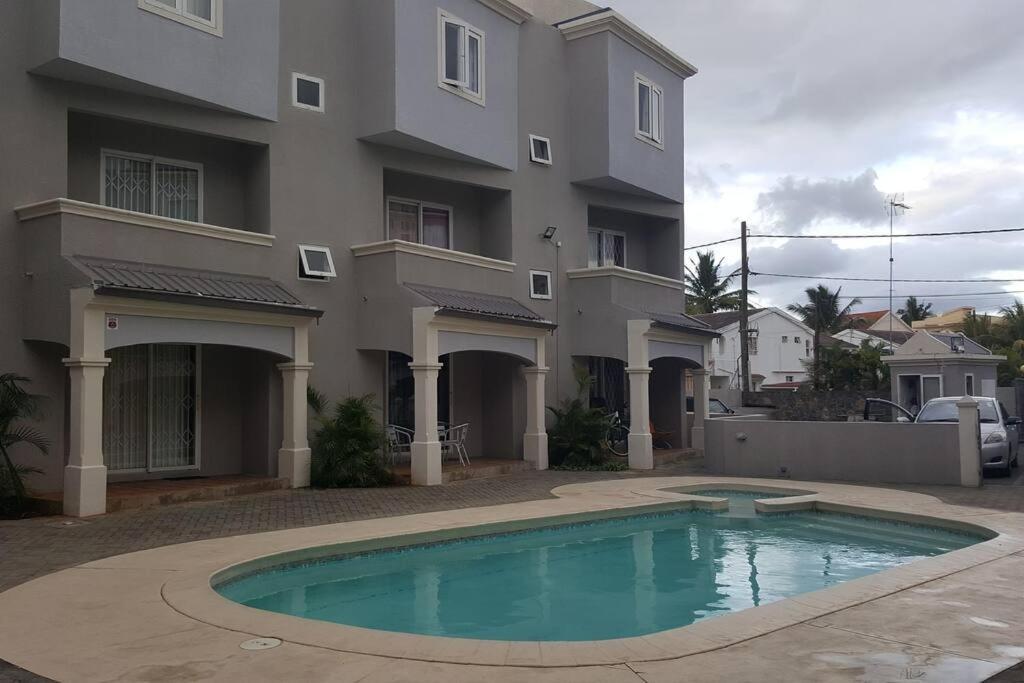 Sunshine Luxurious Villa:4 Mins Walk From Beach Flic en Flac Exterior photo